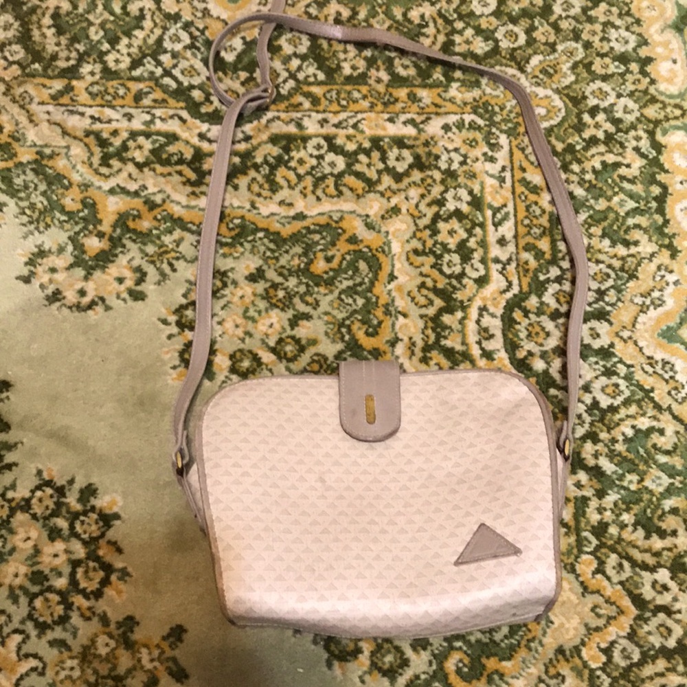 Grey Liz Claiborne purse with triangle print